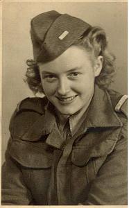 LES PARENTS MAMAN EN 1945